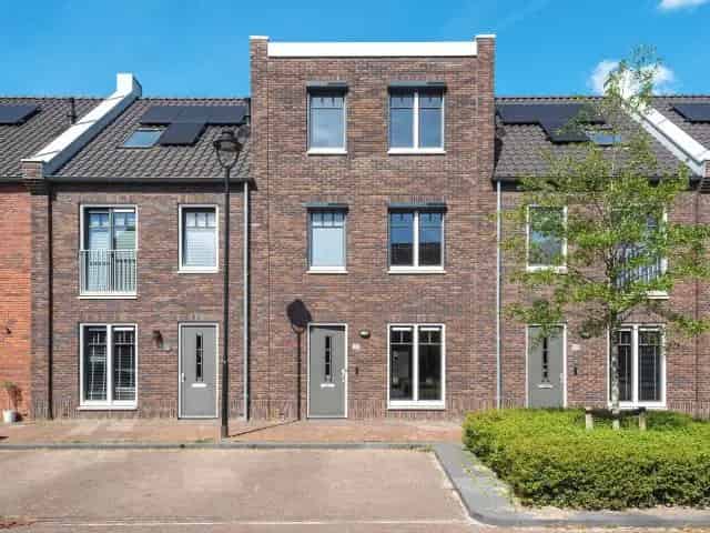 Te Koop: Moderne Tussenwoning in Noordwijkerhout