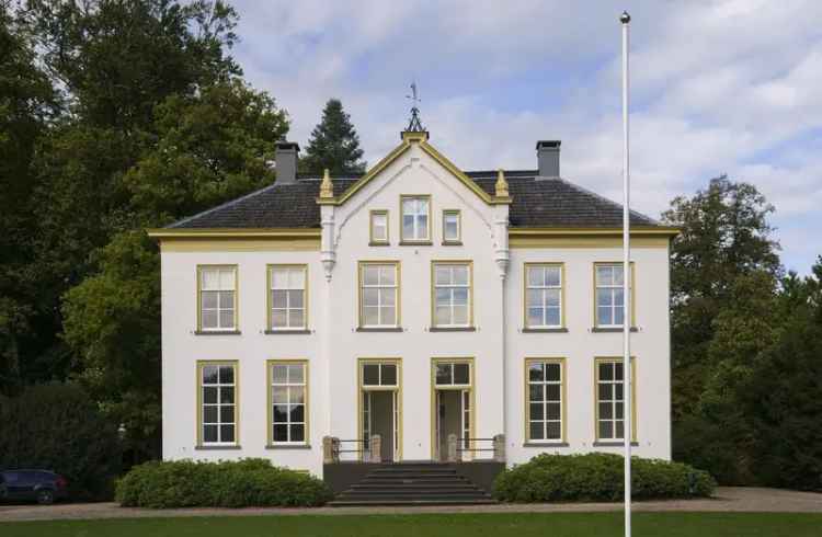 Huize Baank met Koetshuis te Koop Warnsveld