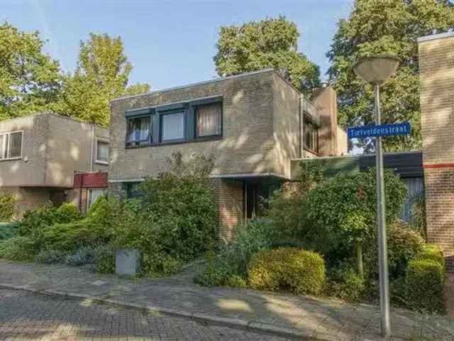 Te Koop: Ruime 4 Slaapkamers 2-onder-1-kapwoning Eindhoven