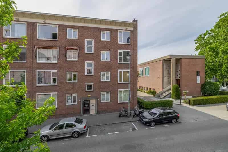 Appartement te koop Rotterdam: 2 Slaapkamers, Recent Gemoderniseerd