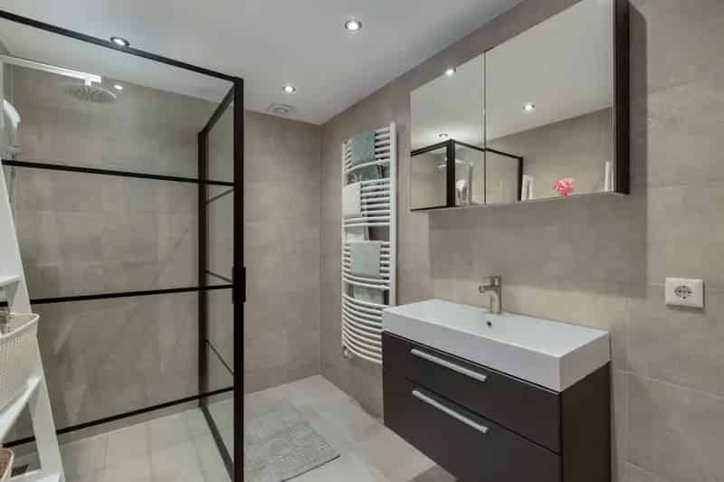 Ruime hoekwoning 5 slaapkamers Lemstervaart
