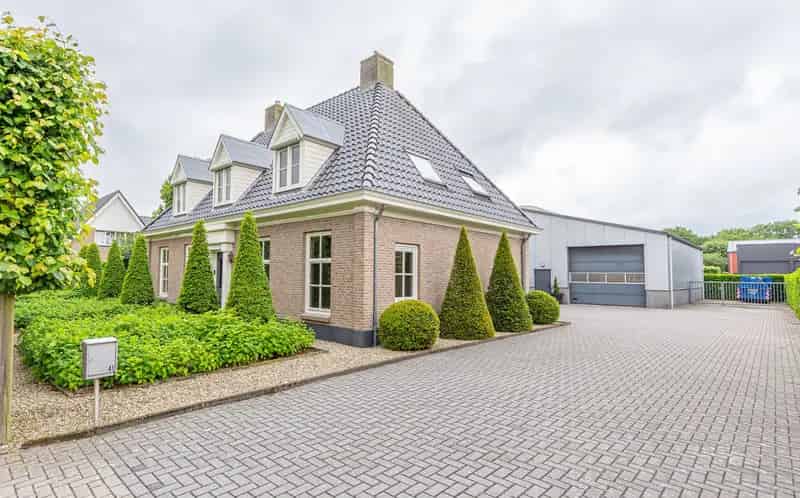 Hardenberg Luxe Woning met Bedrijfshal Te Koop