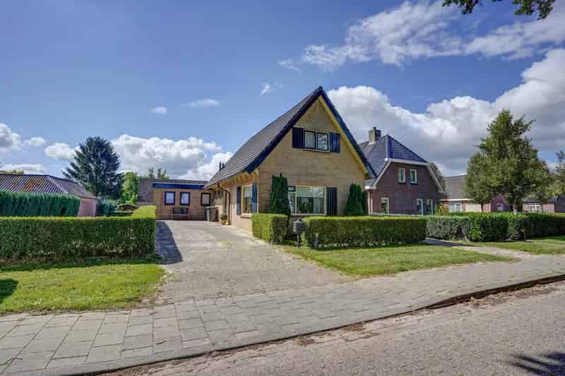 Vrijstaande woning met ruime schuur en landelijk uitzicht