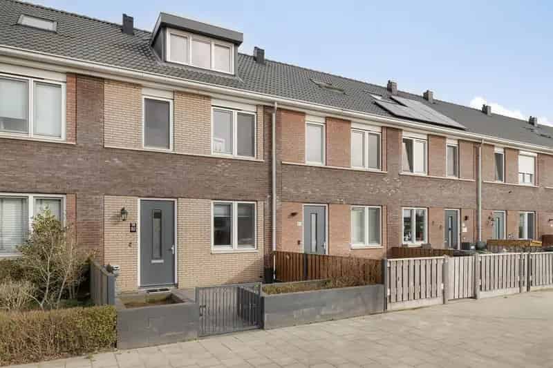 Huis Te Koop , 80, Vermaetweg, Pernis, Zuid-Holland