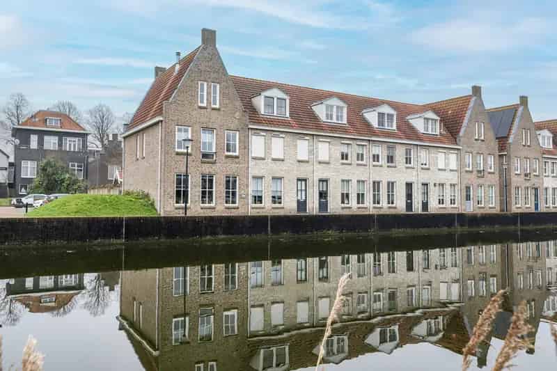 Sfeervolle Hoekwoning Middelharnis 4 slaapkamers zonnige tuin