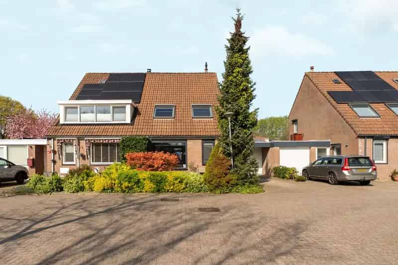 Ruime 4 Slaapkamer Twee Onder Een Kapwoning Almere Haven
