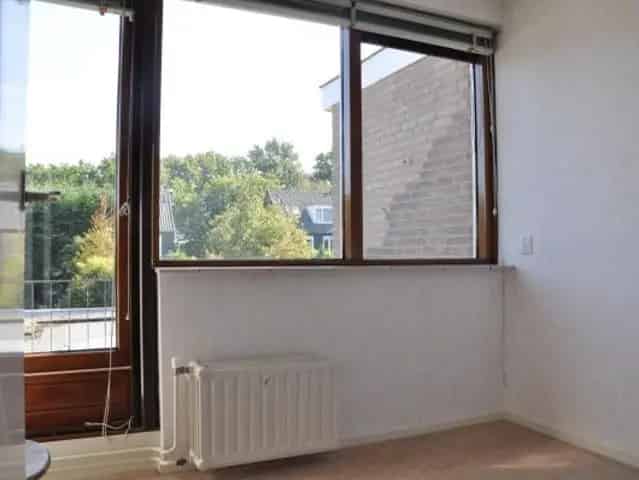 Ruime 6-kamer 2-onder-1-kap woning te huur Sassenheim