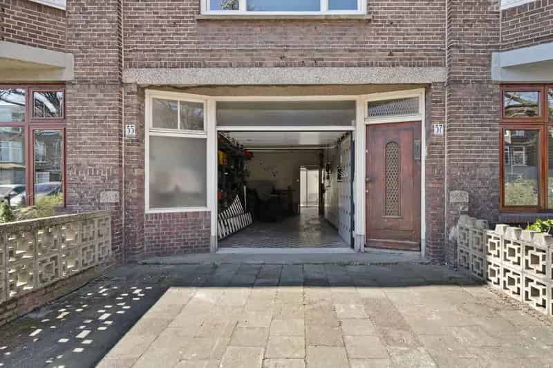 Huis te koop Voorburg: Ruime woning met garage en parkeerplek