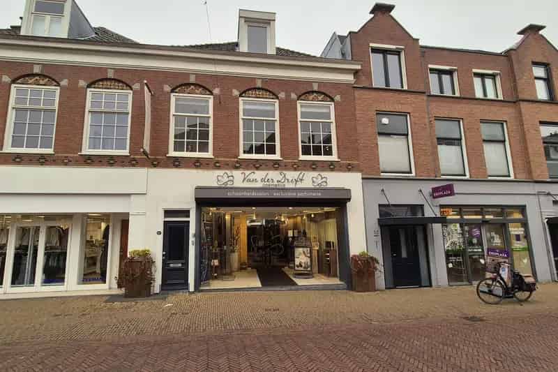 Winkel te Koop Rijswijk 155m² met Tuin