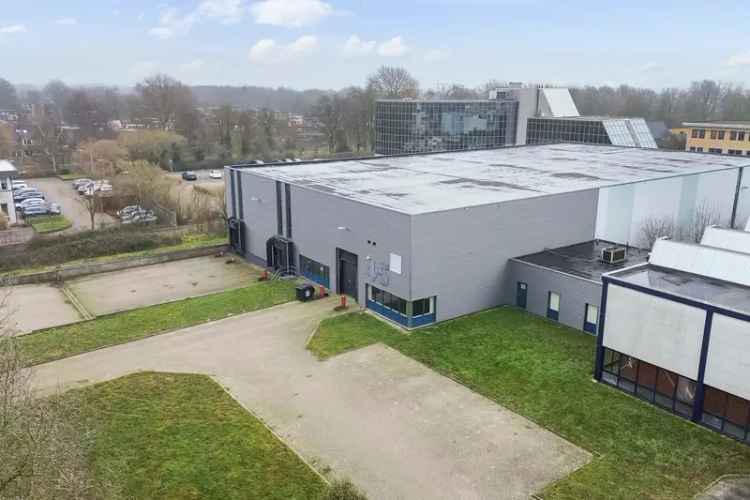 Bedrijfshal te Huur Apeldoorn 2100m2 Kantoor Parkeergelegenheid