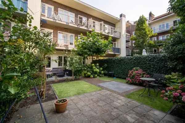 Appartement Amsterdam Zuid: Instapklaar 2-kamer appartement met grote tuin