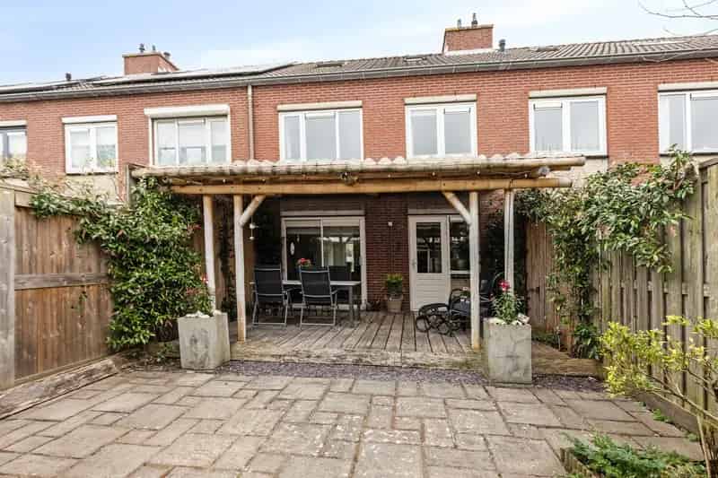 Tussenwoning Hoofddorp 4 slaapkamers zonnige tuin