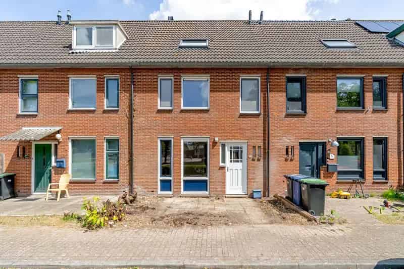 Tussenwoning Almere 4 slaapkamers diepe tuin kluswoning