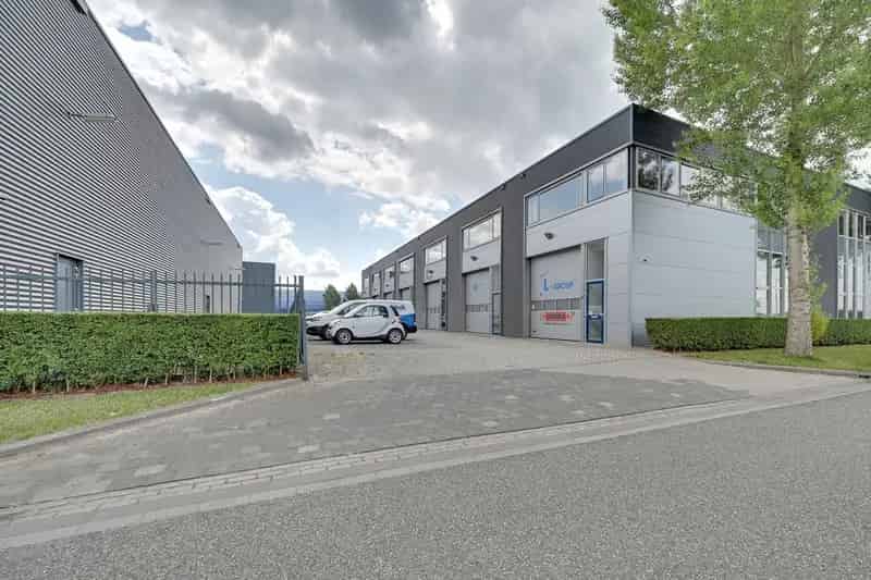 Bedrijfshal Zevenaar 244m² te huur A12