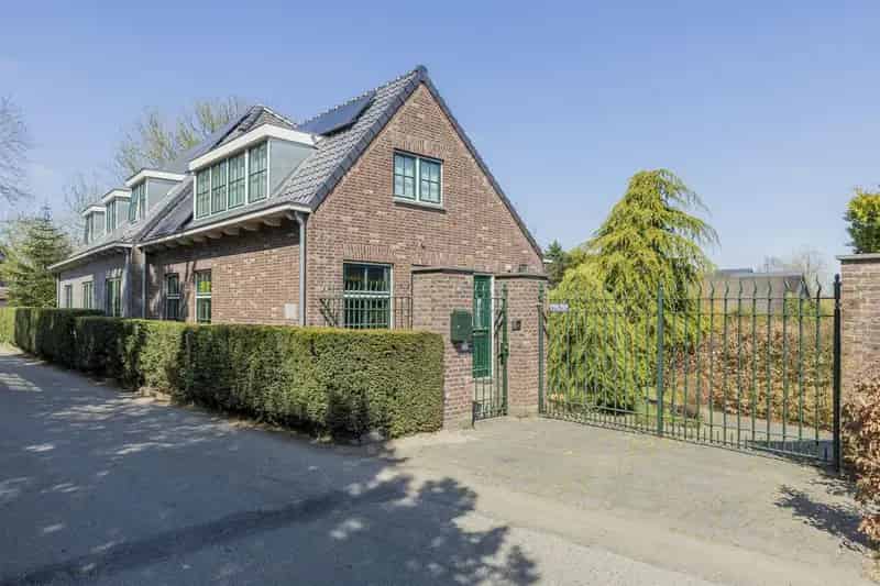 Vrijstaande Woonboerderij 384m2 7 Slaapkamers Grote Garage Heerjansdam