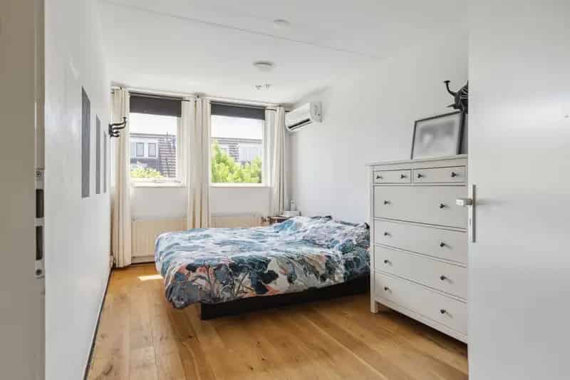 Ruime 6 Slaapkamers Tweekapper Breda  Zonnepanelen Serre