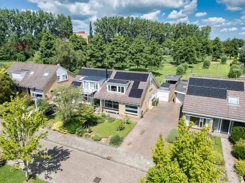 Ruime gezinswoning nabij Leeuwardervaart