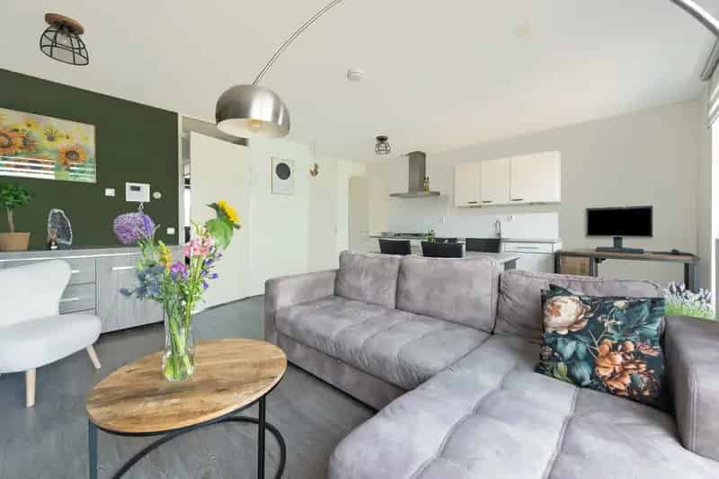 Appartement te koop Hooglanderveen: Licht en ruim appartement nabij voorzieningen
