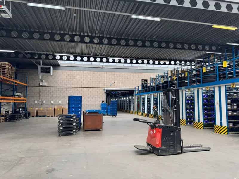Bedrijfshal Weesp te koop 3321m²  magazijn kantoor showroom