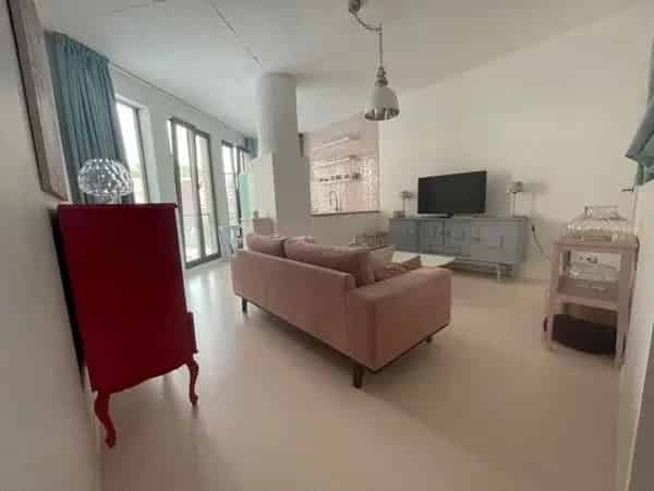 Ruime Loft met Berging en Parkeerplaats
