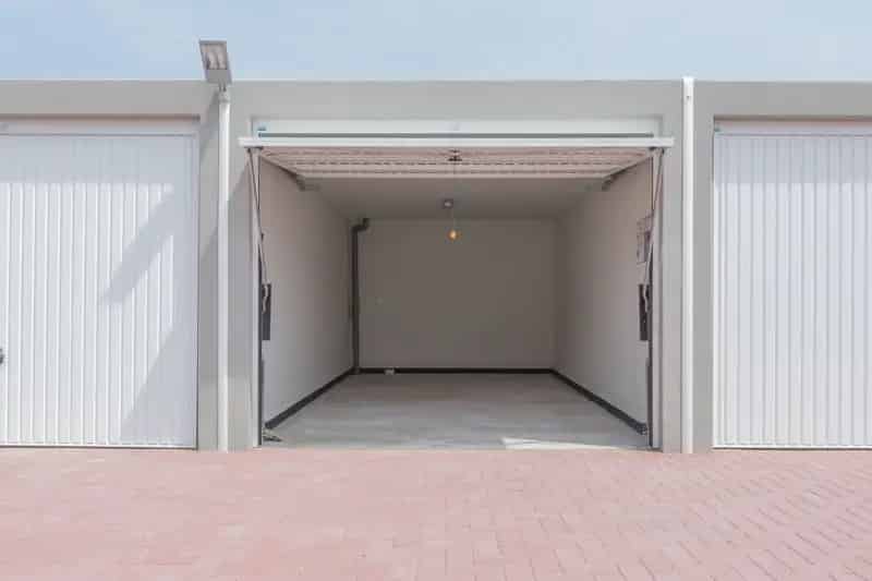 Bedrijfsunit te Huur Oostzaan - 18m² - Garagedeur - Aktie