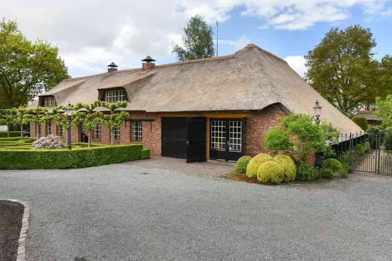 Woonboerderij Chaam 391m²  Ruim Perceel 1922m² Familie B&B Paarden