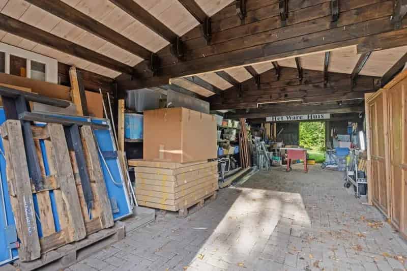 Vrijstaande woning met winkelruimte Lage Mierde