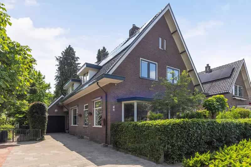 Moderne helft van dubbel woonhuis Apeldoorn 143m2 5 slaapkamers