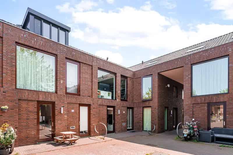 Huis te koop Nootdorp: Ruime 5-kamer woning met tuin en parkeerplaats