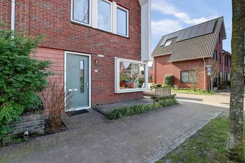 Huis te koop Hooglanderveen: Energiezuinige hoekwoning met 28 zonnepanelen