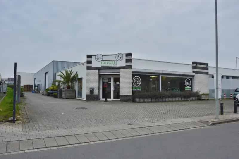 Bedrijfshal Heerlen te huur 1010m2 Showroom