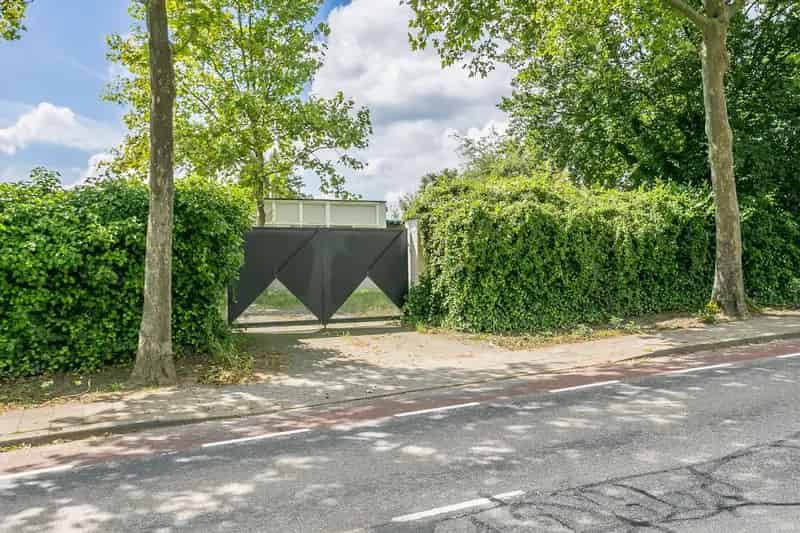 Bedrijfshal Brunssum 5966m2 Kantoor en Woning