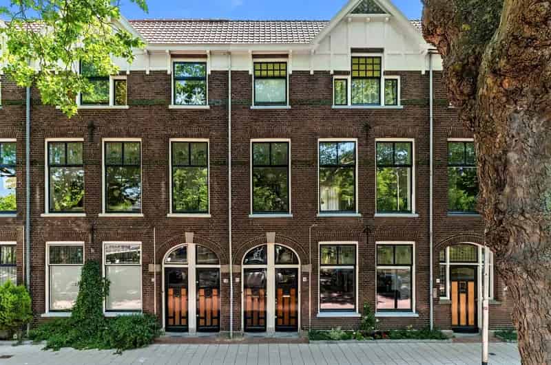 Appartement te koop Delft:  Sfeervolle benedenwoning aan het water