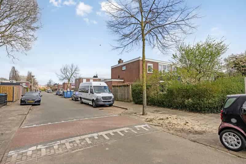 Royale Hoekwoning nabij Voorzieningen 3 Slaapkamers