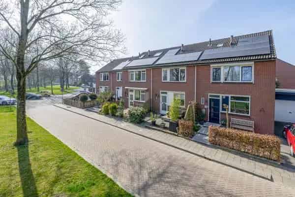Tussenwoning Oude Tonge 4 slaapkamers zonnige tuin