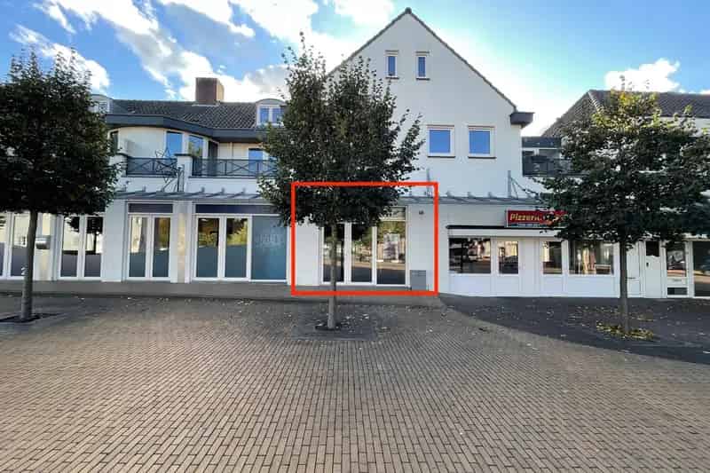 Winkel te huur Born 72m2 Markt