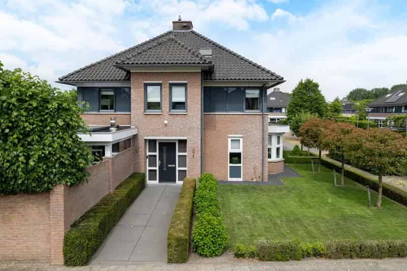 Luxe 2-onder-1-kapwoning Prinsenbeek 4 slaapkamers Instapklaar