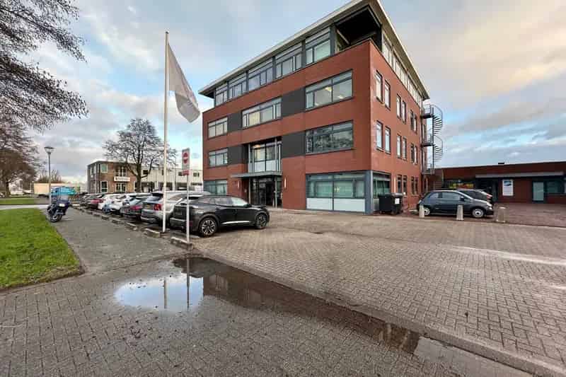 Kantoorpand te koop Nieuw Vennep Luzernestraat 19-21