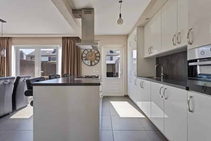 Instapklare Tweekapper Oss 4 Slaapkamers Luxe Overkapping
