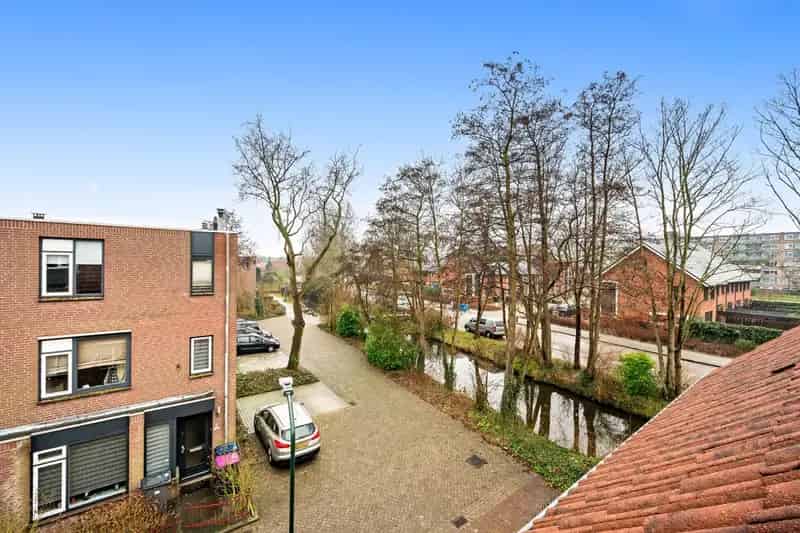 Huis te koop Leidschendam: Ruime 4 slaapkamer gezinswoning in 't Lien