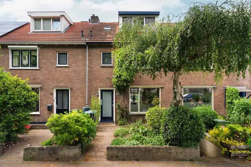 Huis te koop Nijmegen: Ruime 4-laagse woning met tuin en garage