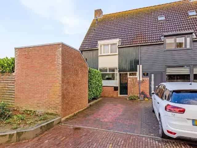 Ruime Hoekwoning te Koop Arnemuiden 4 slaapkamers