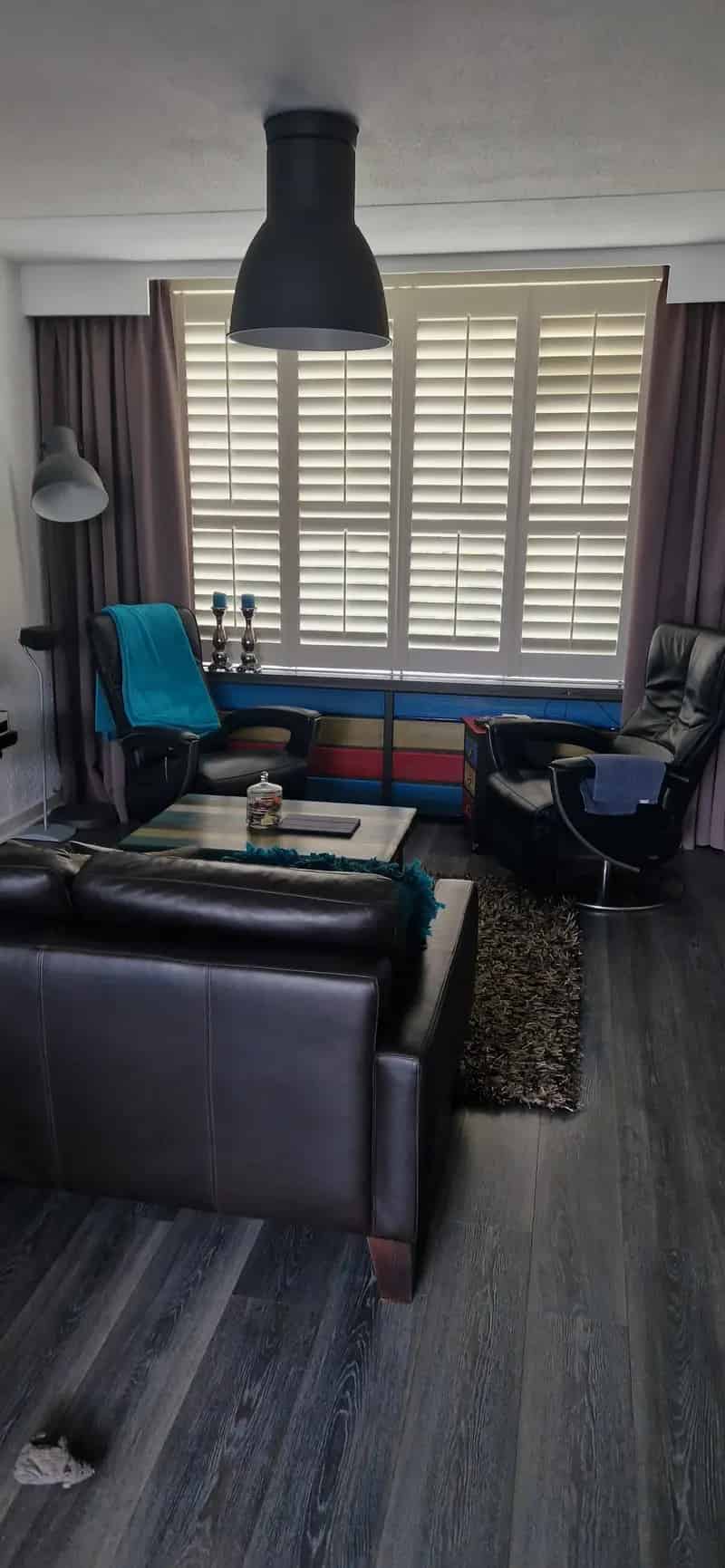 Goed Onderhouden Hoekwoning Moderne Badkamer en Toilet