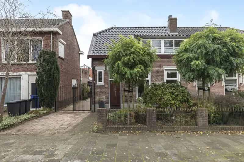 Tweekapper IJsselmonde 88m² Ruim Perceel Serre Airco