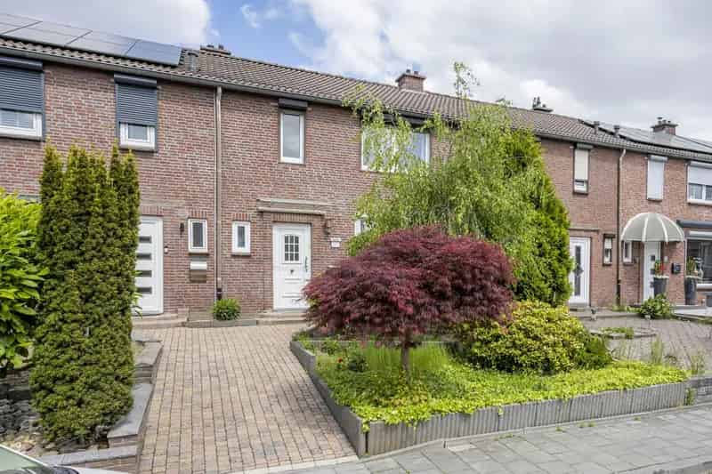 Huis Te Koop , 11, Aartshertogenstraat, Landgraaf, Limburg
