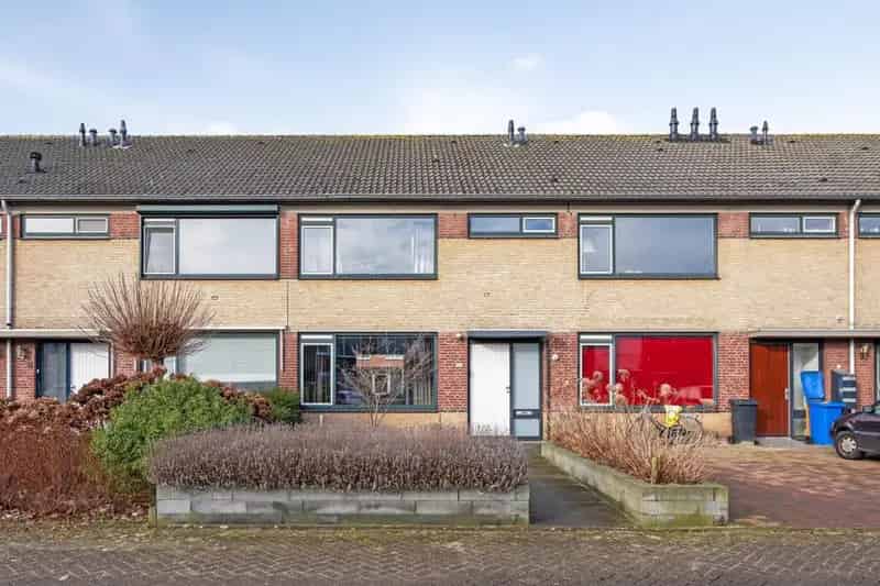 Grote tussenwoning Nuenen 4 slaapkamers moderne keuken tuin airco