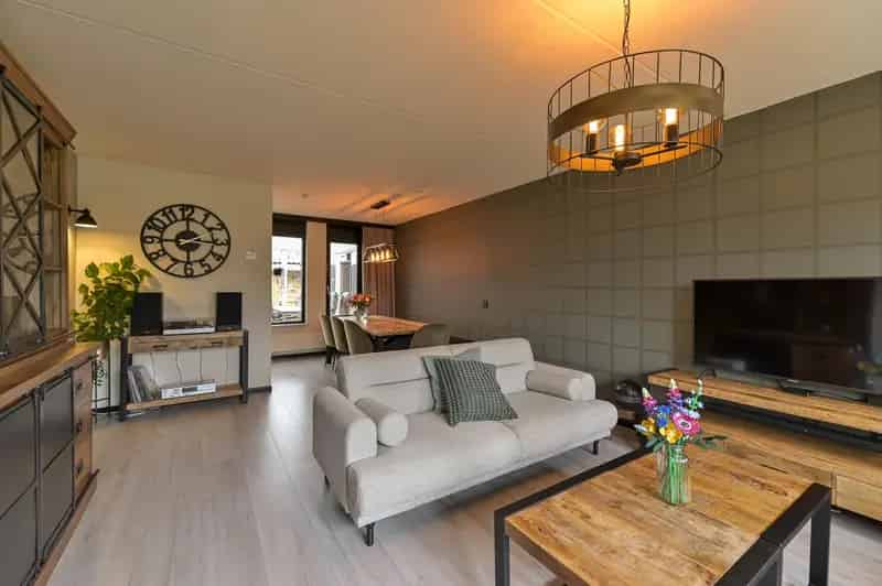 Tussenwoning Belfeld 3 4 slaapkamers tuin overkapping