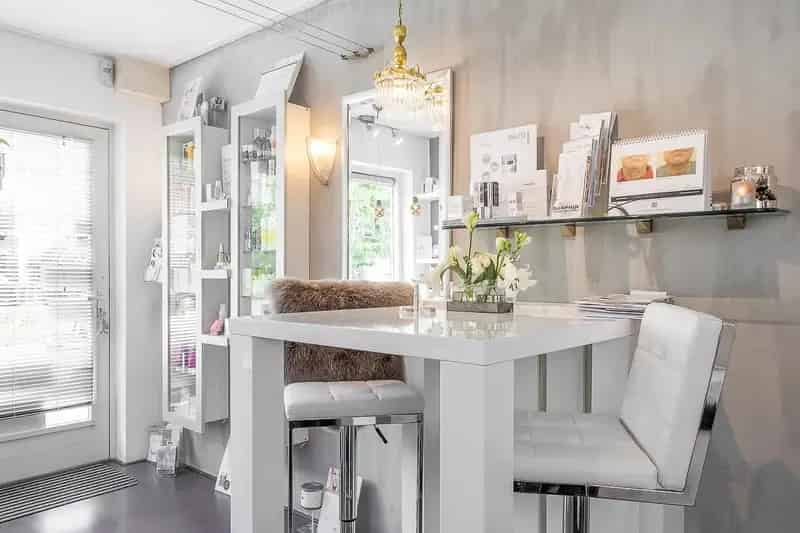 Grote 2-onder-1-kapwoning Almere met praktijkruimte