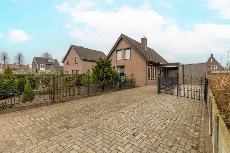 Huis te koop Zundert: Ruime gezinswoning met 15 zonnepanelen