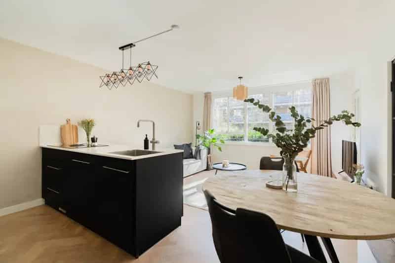 Appartement te koop Oud West Amsterdam 64m2 gerenoveerd